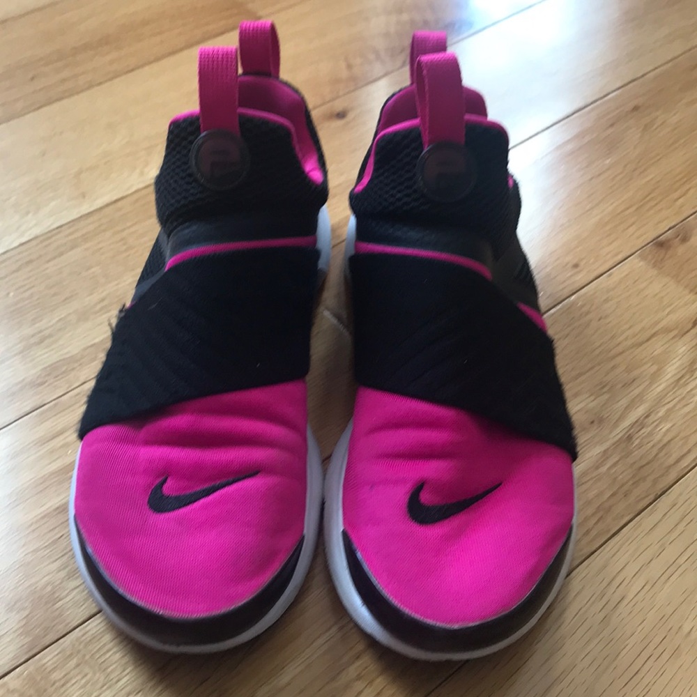 Gently love girls Nike 6 youth (7 1/2 women)